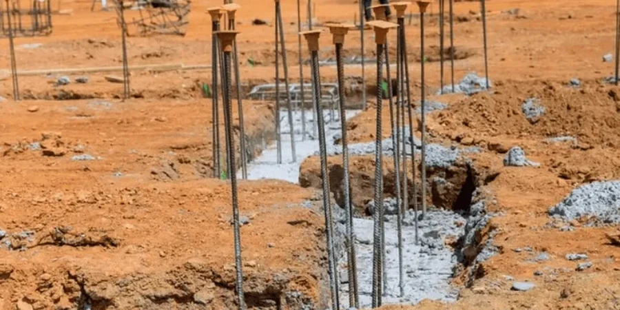 Diseño de Fundaciones en Pilotes en Concepción: Cálculo Estructural y Verificación Geotécnica